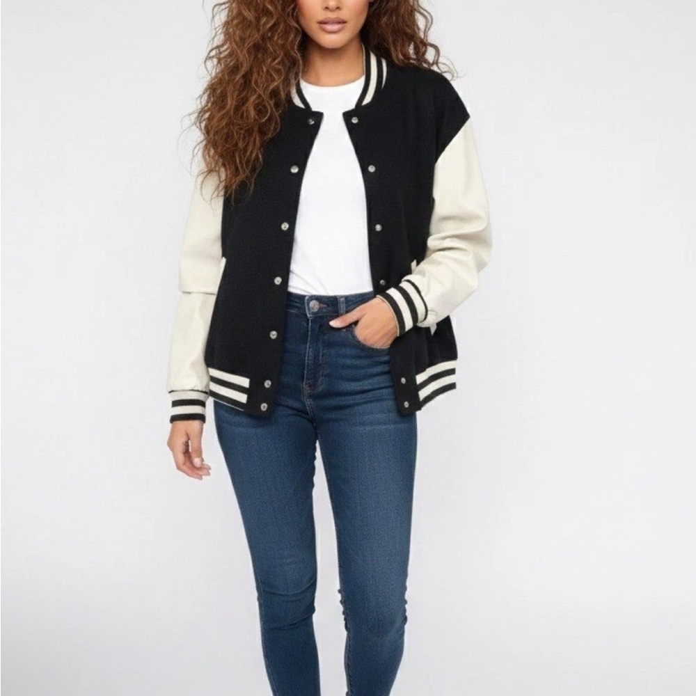 Steve Madden
Women's Alexandra Varsity Jacket. NWOT. Sz Small. PTP 21".